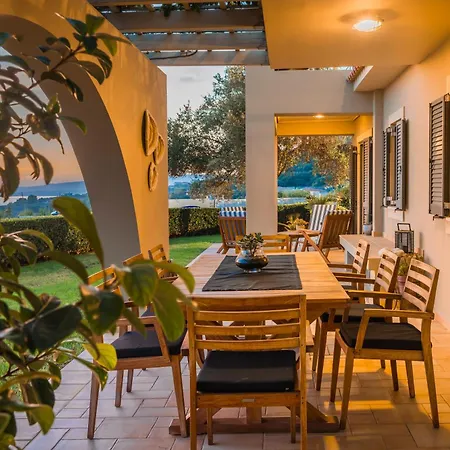 Sarlata Villa