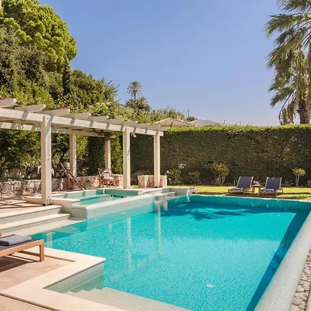 Villa Sarlata Svoronata