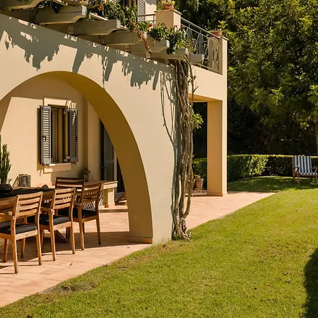 Villas Villa *